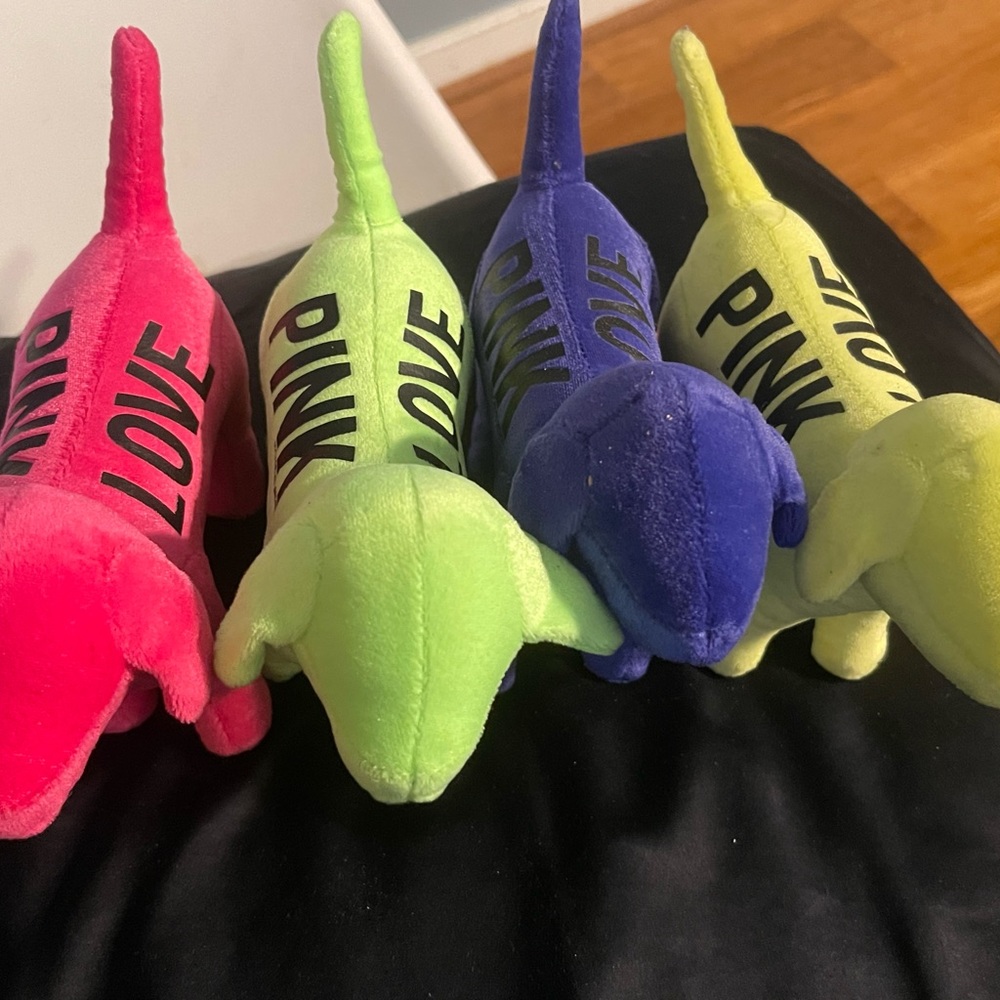 4 Victoria’s Secret dogs collectibles